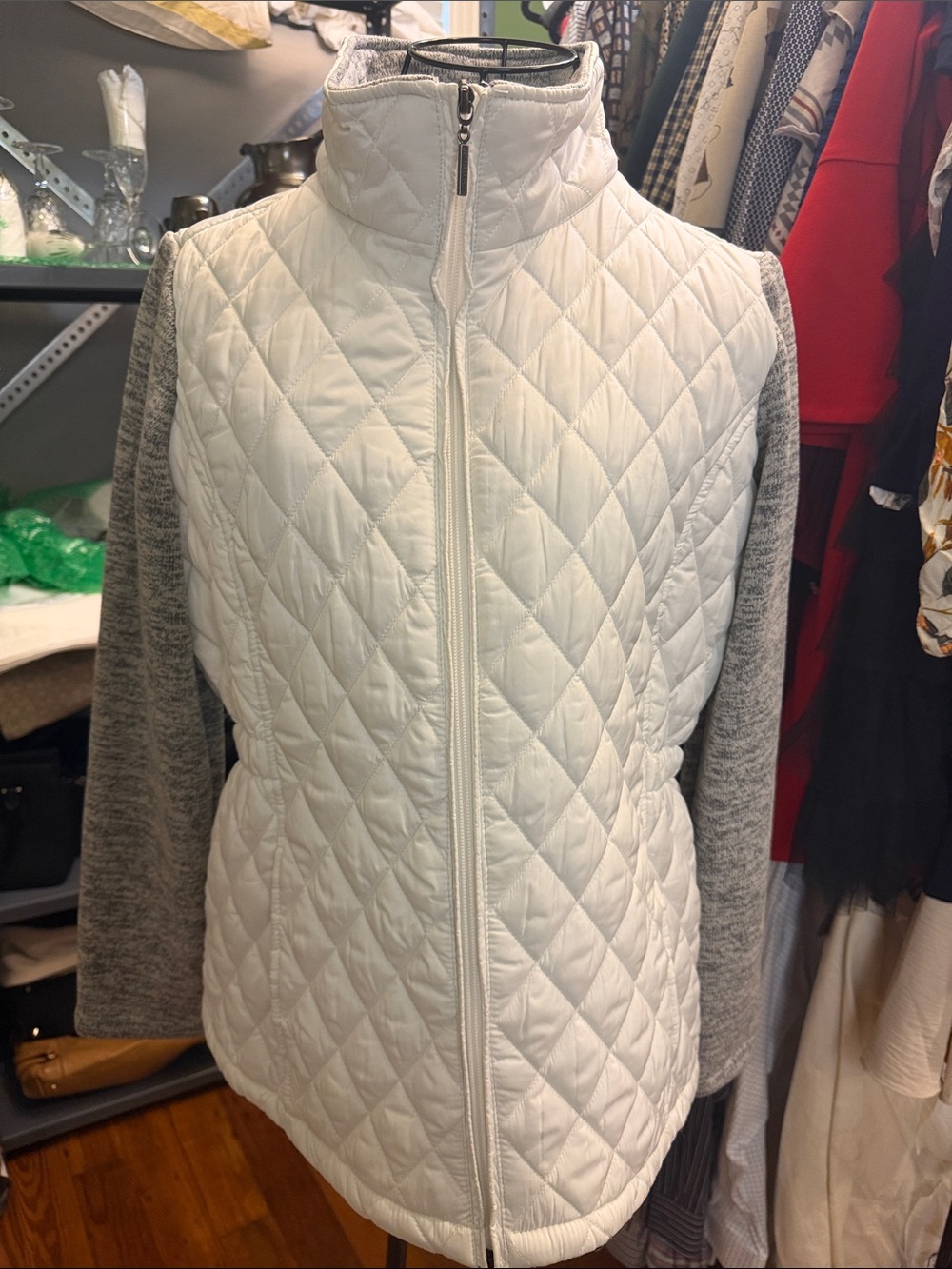 Weatherproof White Quilted jacket with Gray Knit Sleeves